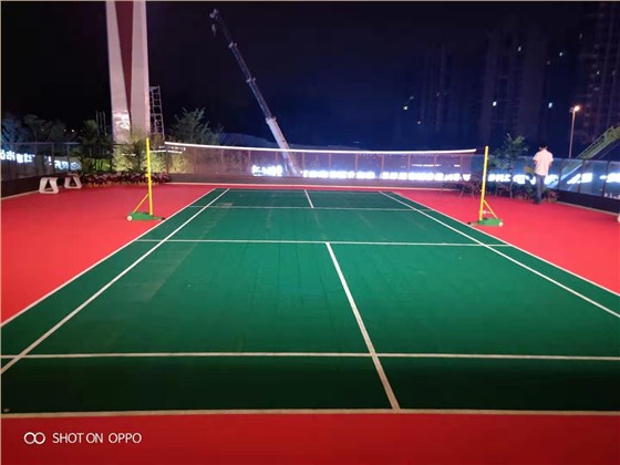 玉峰体育悬浮拼装地板羽毛球场