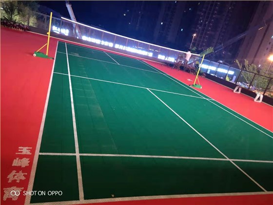 玉峰体育悬浮拼装地板羽毛球场