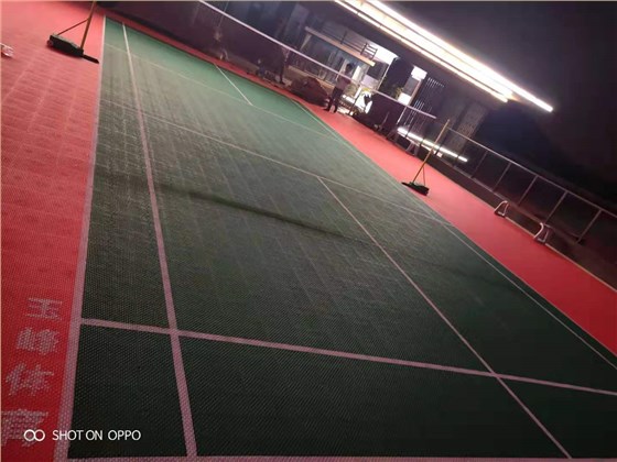 玉峰体育悬浮拼装地板羽毛球场