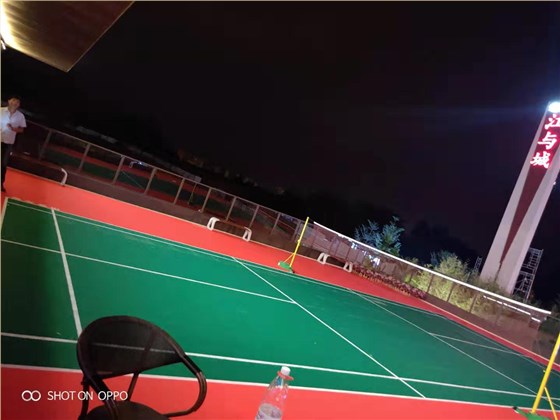 玉峰体育悬浮拼装地板羽毛球场