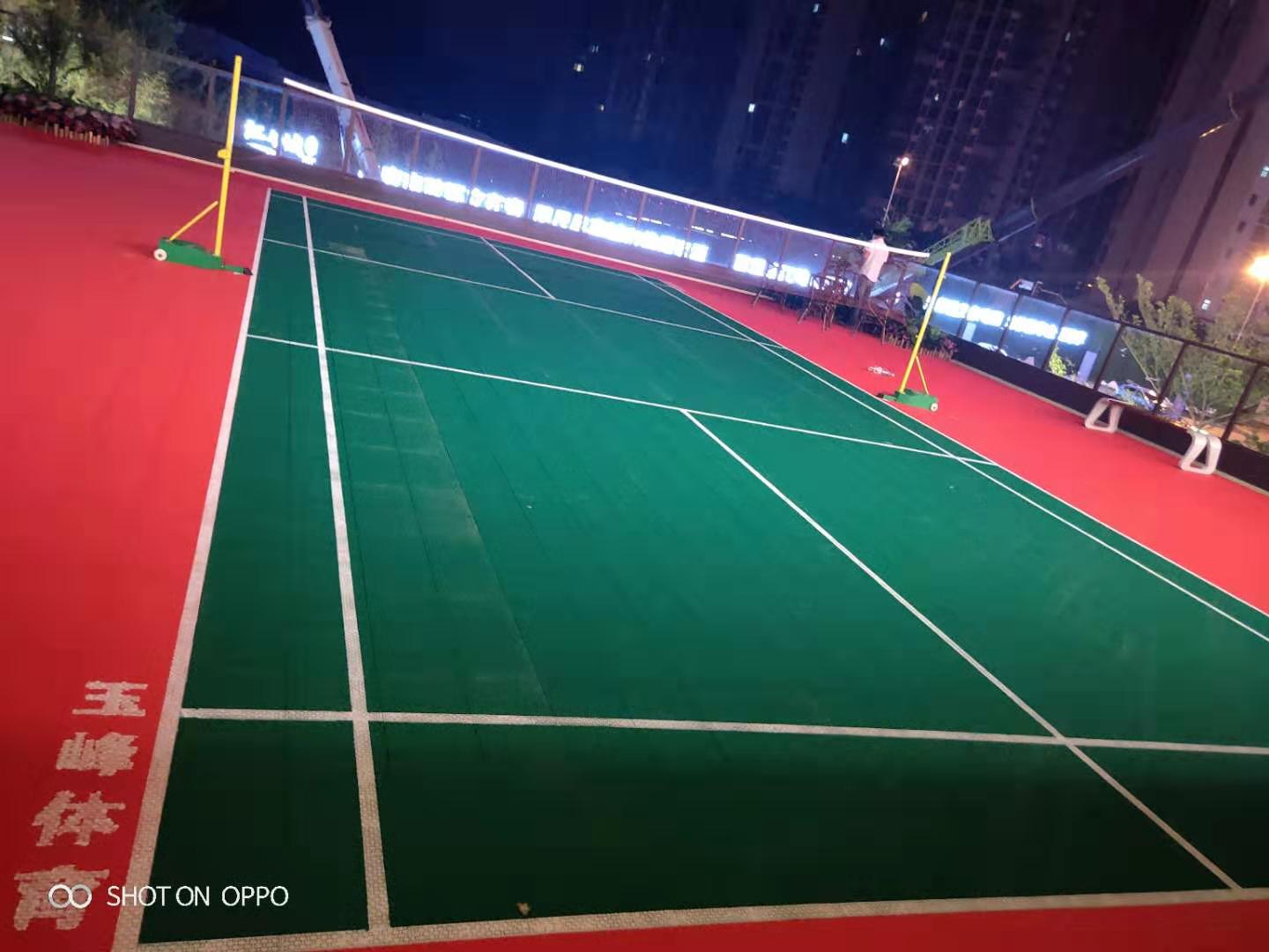 玉峰体育悬浮拼装地板羽毛球场