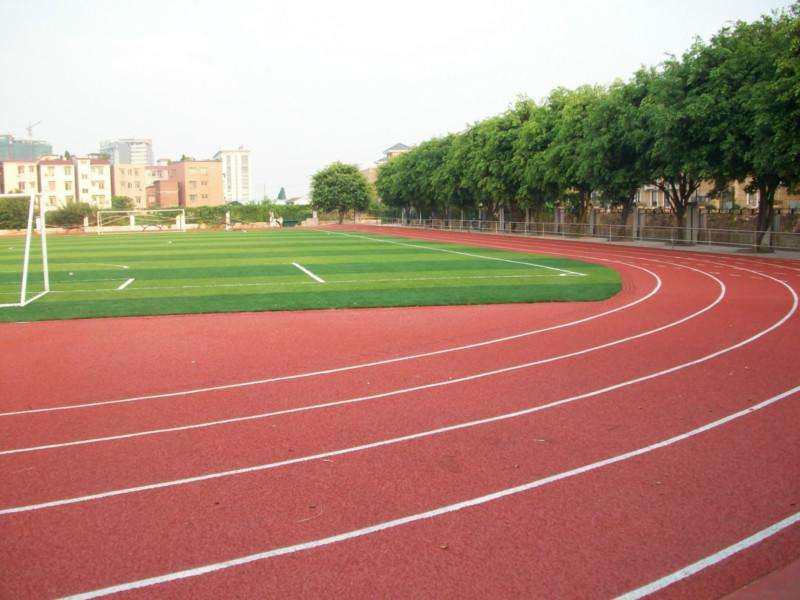 广西塑胶跑道施工遇上下雨天怎么办？